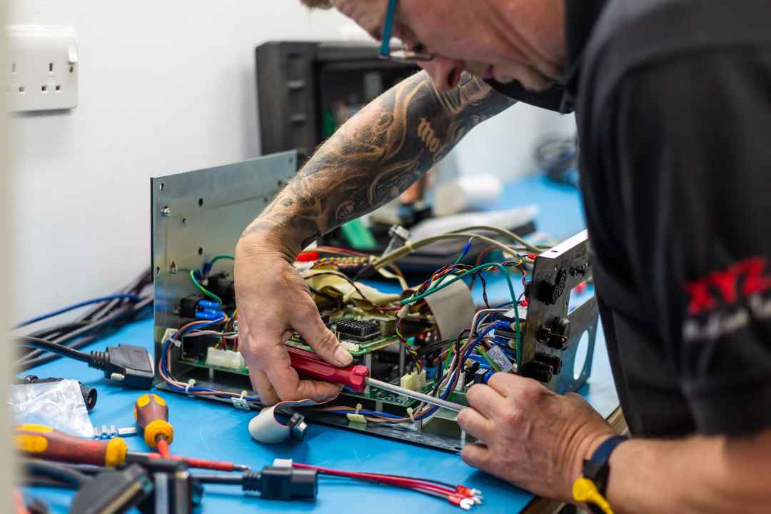 Service support engineer fix